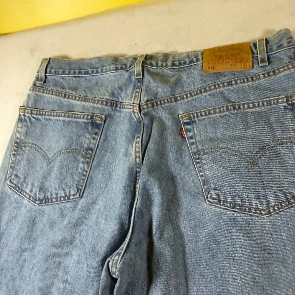 Levis 550 Relaxed Fit Jeans Mens 42x32 Light Wash Blue Tapered Leg Denim 6862